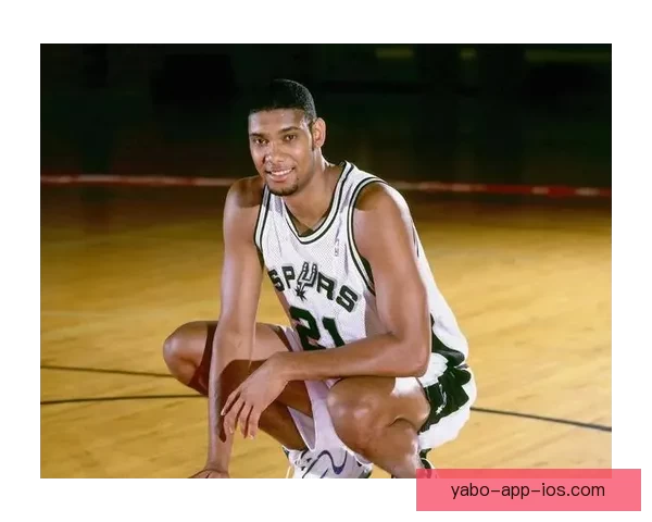 全队起立为卡斯尔庆祝三双创纪录邓肯19年历史比肩文班赞其本就优秀